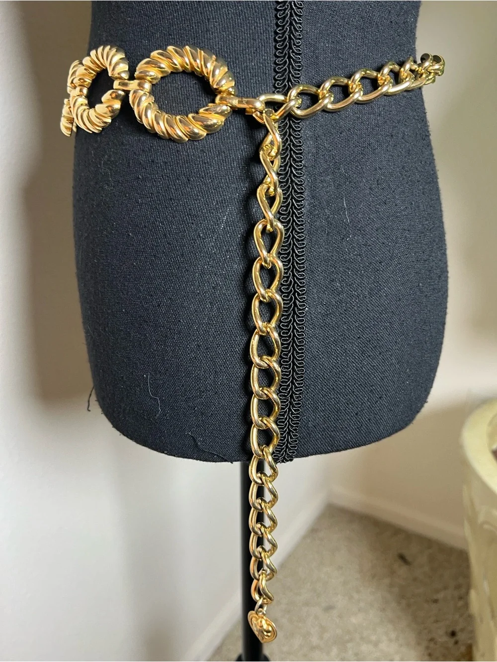 ESCADA Women’s Vintage Gold-Tone Metal Chain Link Rope Twist Belt with Charm